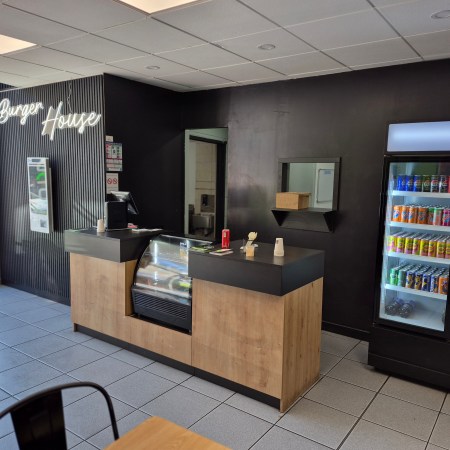 Restaurant Saint-Rambert-d'Albon : Burger House 26, burgers, tacos, pizzas au 34 avenue Steinberg. Livraison Uber Eats, sur place ou à emporter. Horaires, menu et contact 09 60 13 60 22.