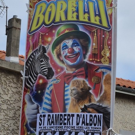 Cirque Borelli à Saint-Rambert-d'Albon du 10 au 15 octobre 2025. Spectacle familial avec Tenessee, plus jeune trapéziste d'Europe. Tarifs 10-13€. Réservations sur place.