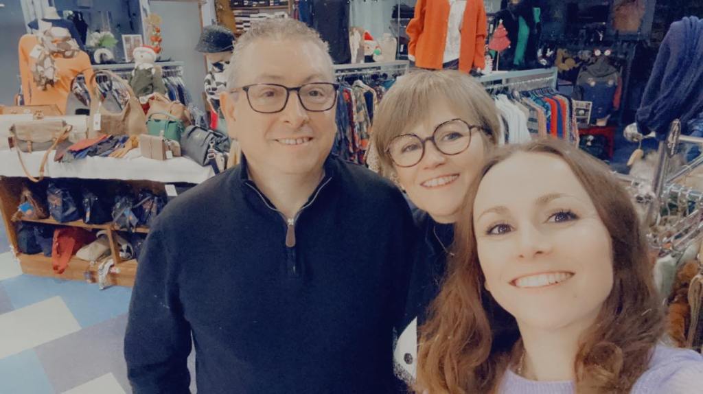 Magasin Berthet, boutique mode Saint-Rambert-d'Albon : prêt-à-porter homme et femme depuis 1971. 15 place Gaston Oriol. Conseils personnalisés par Béatrice et Laurent. Tél 04 75 31 22 12.