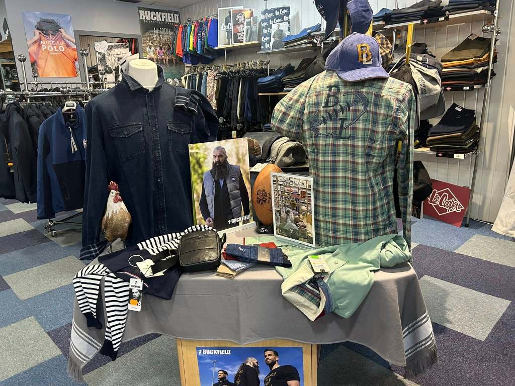 Magasin Berthet, boutique mode Saint-Rambert-d'Albon : prêt-à-porter homme et femme depuis 1971. 15 place Gaston Oriol. Conseils personnalisés par Béatrice et Laurent. Tél 04 75 31 22 12.