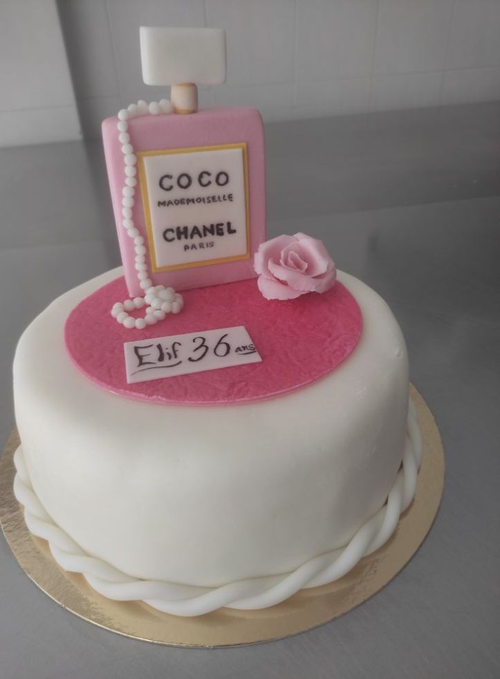 Pâtisserie Saint-Rambert-d'Albon : Aux Délices Rambertoises depuis 1996. Gâteaux d'anniversaire personnalisés, chocolat Valrhona. ☎️ 04 75 31 02 08