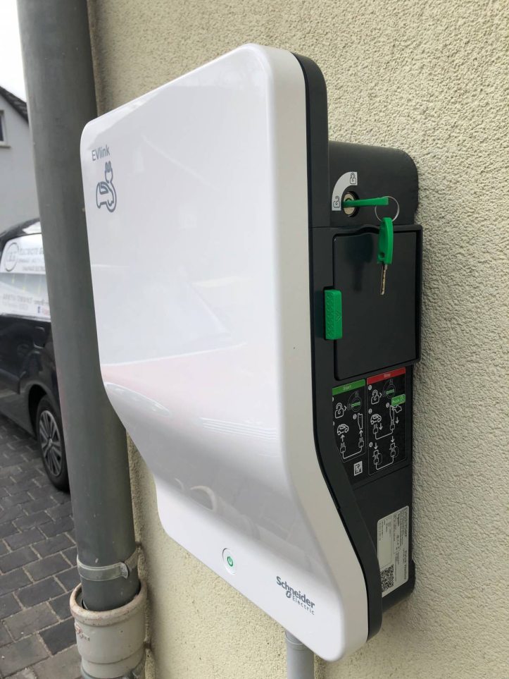 MT énergie GO à Saint-Rambert-d'Albon : expert en électricité, bornes de recharge IRVE, caméras de surveillance. Devis gratuit. Installation fiable. Contact : 07 69 66 64 97