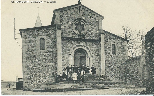 Découvrez l'histoire fascinante de l'Église Saint-Blaise de Saint-Rambert-d'Albon (Drôme) : de sa chapelle de 1515 à son agrandissement par le Curé Chaumont au XIXe siècle, jusqu'à la fresque contemporaine de Maurice Fébrinon (1999). Un joyau du patrimoine rambertois.