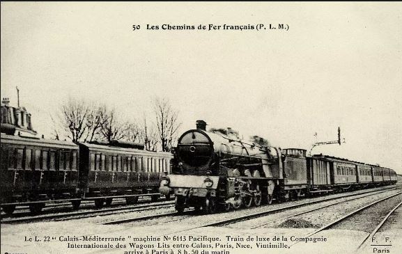 19 novembre 1952 : le mythique Train Bleu percute un train de messageries à Saint-Rambert-d'Albon lors d'une tempête de neige. Michelle Auriol et son fils Paul, passagers indemnes. Récit d'une nuit dramatique qui marqua l'histoire ferroviaire française.
