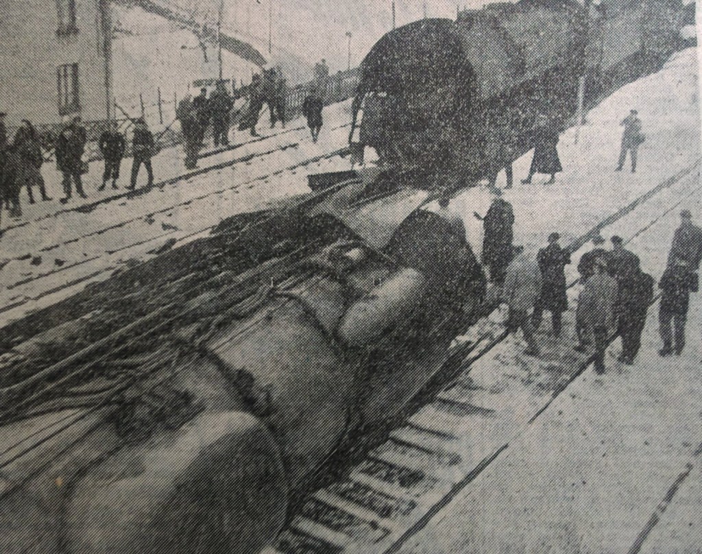 19 novembre 1952 : le mythique Train Bleu percute un train de messageries à Saint-Rambert-d'Albon lors d'une tempête de neige. Michelle Auriol et son fils Paul, passagers indemnes. Récit d'une nuit dramatique qui marqua l'histoire ferroviaire française.