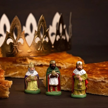 Découvrez l'histoire de l'Épiphanie 2026 à Saint-Rambert-d'Albon : traditions de la galette des rois, origines des Rois Mages, et où trouver les meilleures galettes artisanales dans nos boulangeries locales de la Drôme.