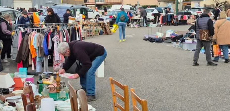 Vide-Grenier à Saint-Rambert-d'Albon — Le 8 mars, la Place du 8 Mai devient une caverne d'Alibaba