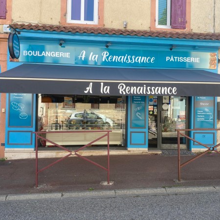 La Boulangerie-Pâtisserie artisanale À la Renaissance (13 Avenue du Docteur Lucien Steinberg, 26140 Saint-Rambert-d'Albon, tél. 04 75 68 16 08, boulangerie.renaissance@outlook.fr) recrute un(e) vendeur(se) en CDI à temps partiel (20h/semaine), poste à pourvoir immédiatement. Ouverte depuis le 28 décembre 2024, l'établissement est ouvert du lundi au dimanche de 6h à 19h, sauf le mercredi. Profil requis : 1 an d'expérience minimum, CAP/BEP Commerce indispensable. Rémunération selon expérience, primes et mutuelle incluses. Candidatures par téléphone, e-mail ou en se présentant directement en boutique.