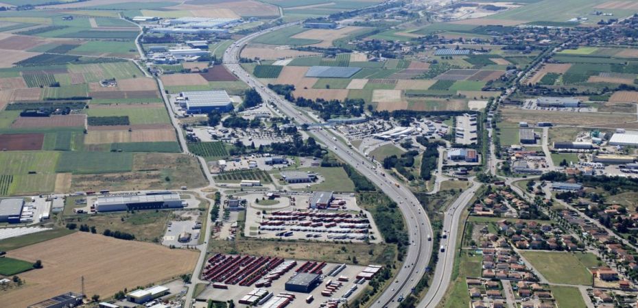 AXE 7, le grand parc d'activités de la vallée du Rhône (Albon, Saint-Rambert-d'Albon, Anneyron, 26) : multimodalité A7-TGV-fleuve, 113 ha en ZAC, 1 000 emplois, parc agro-naturel. Tout ce qu'il faut savoir pour s'implanter en 2026.