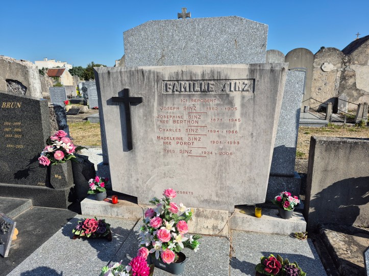 StÚle funéraire famille Sinz, cimetiÚre de Saint-Rambert-d'Albon