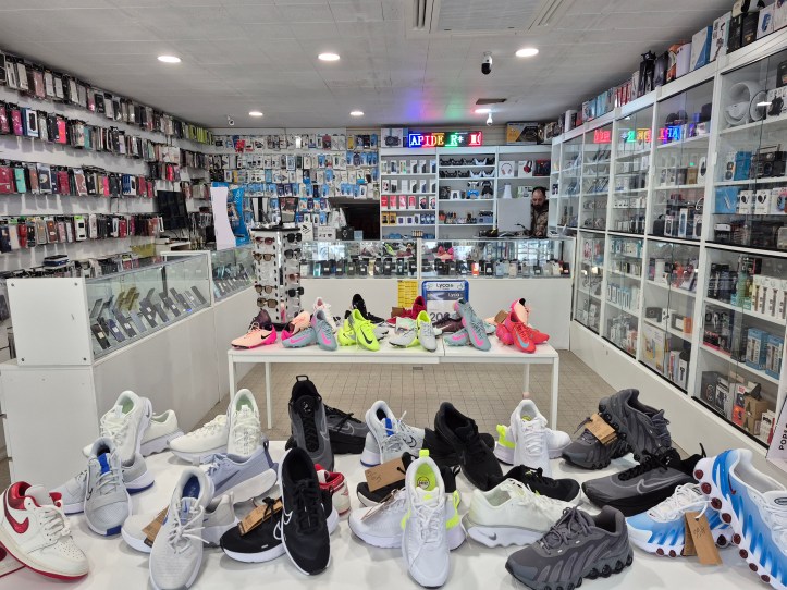 Chaussures de sport homme Saint-Rambert-d'Albon – R-Mobile (26140)