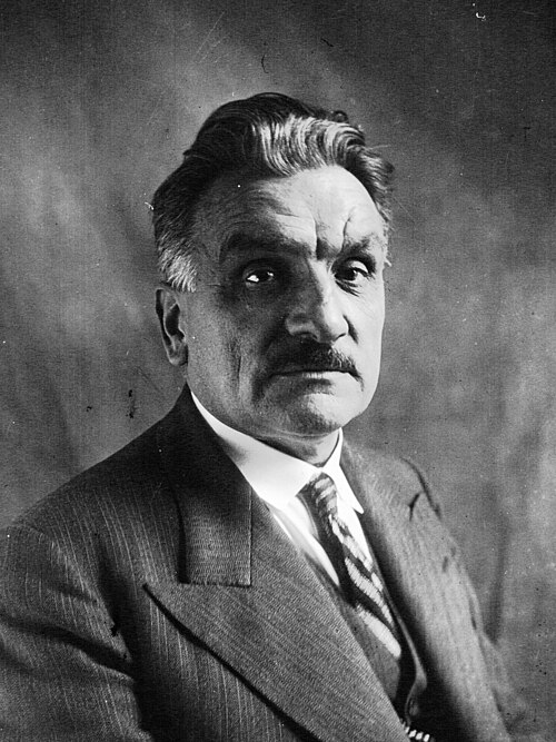 1936, le ministre des Colonies Marius Moutet vient présider à Saint-Rambert-d'Albon la Journée nationale de la pêche.